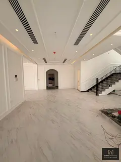 For rent in Riyadh: a villa in a prime location close to all services, with super deluxe finishes.