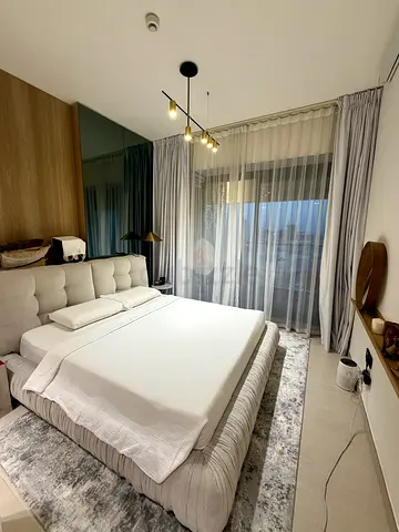 SAPSA Modern upholstered king bed with mattress and bedside setup