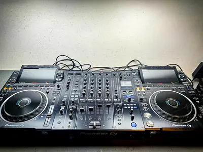 PIONEER CDJ3000 + DJM A9 DJ Mixer and Player