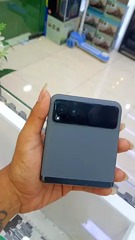 Motorola razr 40s flip