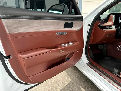 صورة 6 لـ 2023 Genesis G90