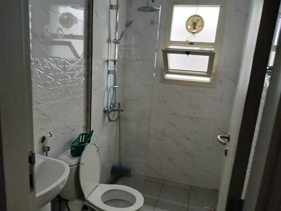 UNFURNISHED | FAMILY BUILDING | CLOSED KITCHEN