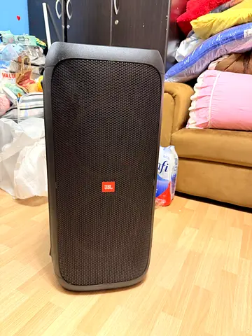 JBL PartyBox portable speaker - excellent working condition