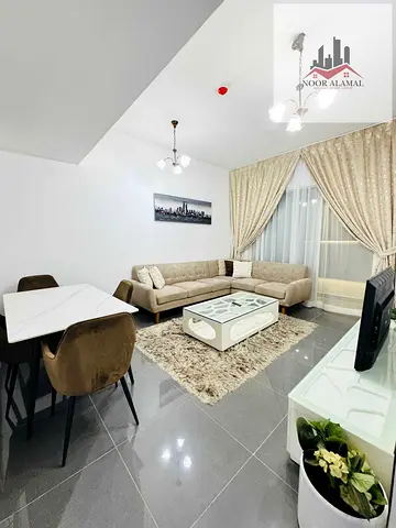 الشارقه الزاهيه شقه غرفه وصاله ومطبخ وحمامين وبلكونه