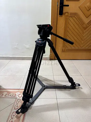 URGENT SALE – Manfrotto 501HDV Fluid Head + 546 Tripod Legs