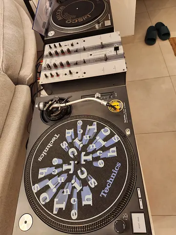 Technics/Pioneer Dj turntable/mixer setup