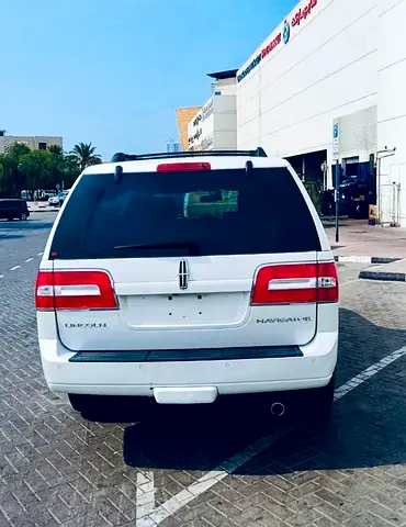 صورة 4 لـ 2014 Lincoln NAVIGATOR