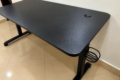 BAT GAMES Gaming Desk 142cm – طاولة قيمنق بحالة ممتازة