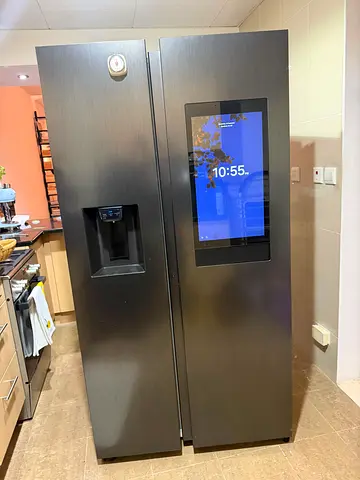 Samsung Familyhub refrigerator with smart LED