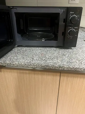 20 ltr Black and decker microwave for sale