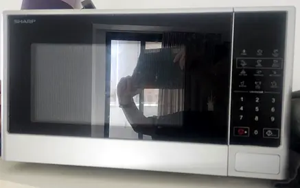 Sharp countertop microwave oven - good working condition