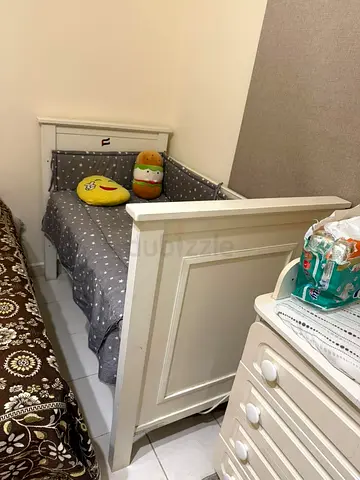 Pottery barn White wooden baby crib / toddler bed in good condition
