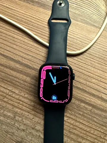 Apple Watch Series 9 , 45mm GPS aluminum and ceramic, Good Condition