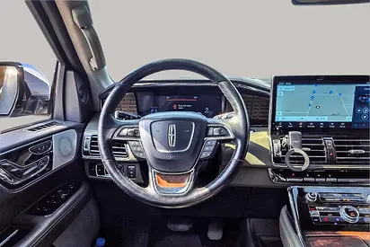 صورة 10 لـ 2023 Lincoln NAVIGATOR