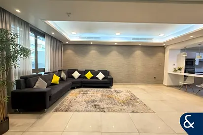 Spacious living area | 4 bed ensuite bedrooms