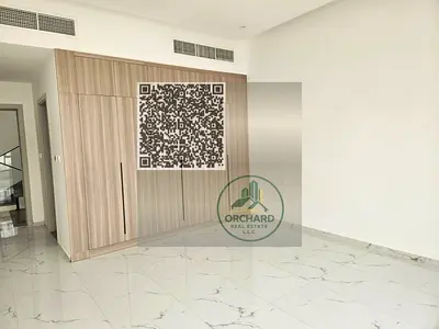 Prime Location Villa 5 Master Bed + Maids room +Huge Majlis With Balcony