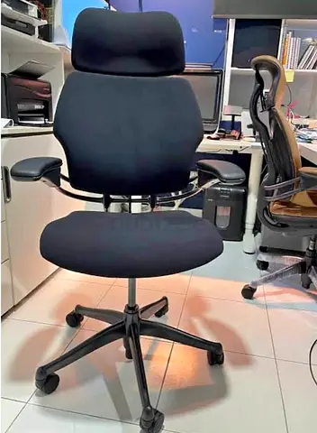Humanscale with headrest chair for selling.comfirtable for long time sitting