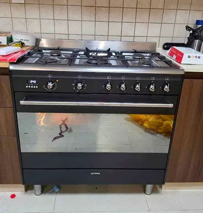 Smeg 90cm Freestanding Gas Range Cooker - 5 Burners with Oven