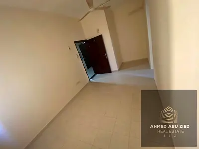 غرفة وصالة للايجار السنوي البستان - غرفة نوم - صالة - مساحة ممتازة جدا - مطبخ - حمام - تكييف اسبليت - السعر : 21 الف - قريب من المنطقة الحرة عجمان
