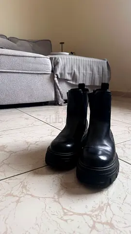 H&M Black chunky platform ankle boots - size 40-41 , gently used