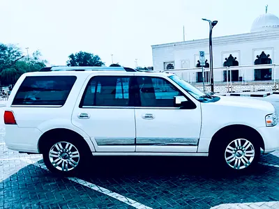 صورة 7 لـ 2014 Lincoln NAVIGATOR