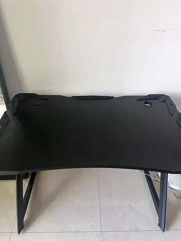 Black gaming table in good condition