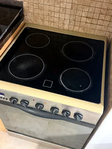 Used electric ceramic hob with oven (4-burner) - good working condition