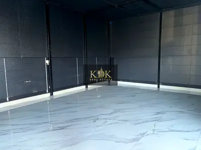 Street-Facing Shop | Open Plan Layout