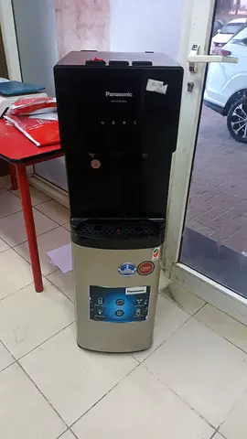 Bottom load water dispenser