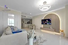 Fully palm and sea view, prime location
