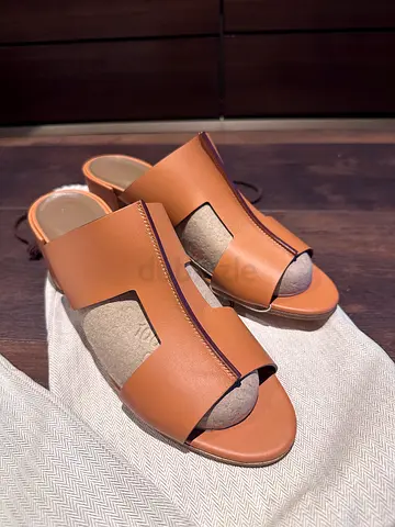BRAND NEW HERMES OSTIA SANDALS GOLD/TAN SIZE 41