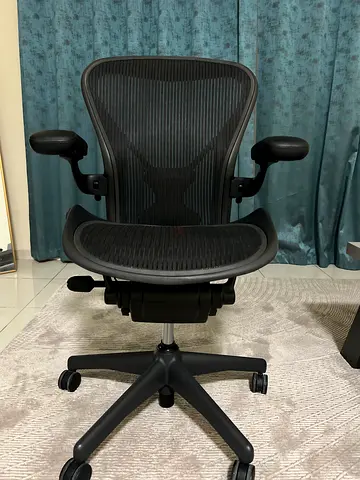Herman miller Aeron size B fully loaded