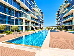 BRIGHT & MODERN | GOLF VIEW | VACANT NOW