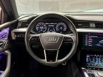 صورة 10 لـ 2024 AUDI Q8 E-TRON