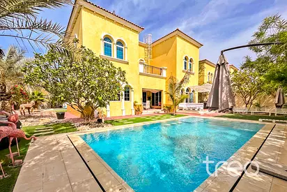 Corner Plot | Private Pool | Great Location
