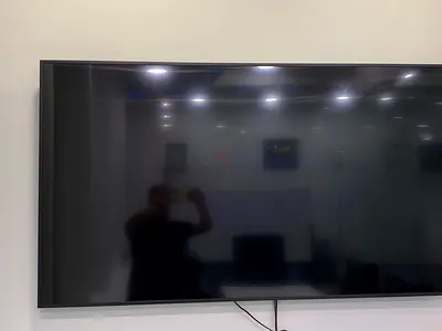Samsung QM55C 55-inch Professional Digital Signage Display. Very good condition.