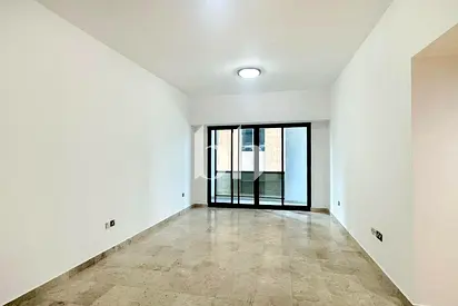 Chiller Free | Near Financilal Center Metro |