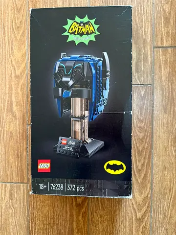 LEGO Batman Helmet Display 76238 (372 pcs) - Newish Box