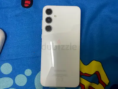 White Samsung smartphone with triple rear cameras - good condition