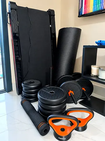 Treadmill with Dumbbells, Weight Plates and Exercise Mat - perfect Condition