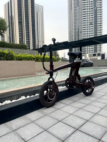 Compact electric scooter / e-bike for city rides - good condition