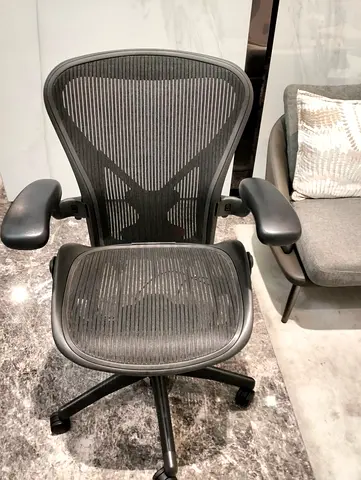 Herman Miller Aeron size B fully loaded
