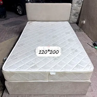 Twin size bed with mattress excellent condition
