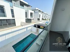 4 master bedrooms, spacious living area, 6 bathrooms, master maid's room, central air conditioning, 