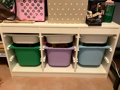 White 6-bin Toy Storage Organizer with Colored Bins