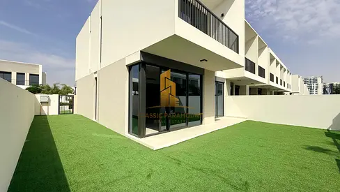 VACANT | CORNER UNIT | VASTU | STEPS TO AMENITIES