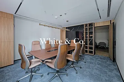 Prime Location | 5 Parkings | Vacant Now