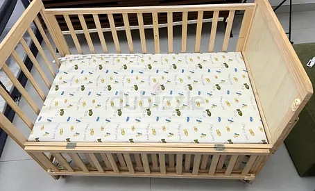 Wooden Baby Crib / Bassinet - Light Pine, Good Condition