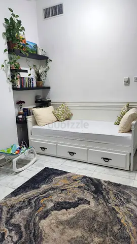 White Daybed with underbed — Good Condition
