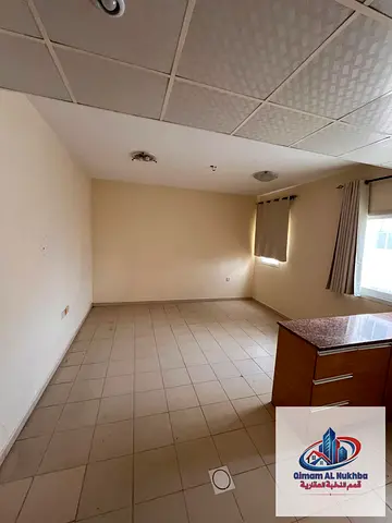 استوديو راقٍ في المجرة بتشطيبات سوبر لوكس ومطبخ أمريكي وتكييف وغاز مركزي ومساحة ممتازة وتصديق العقد مجانًا وتسهيلات في السداد